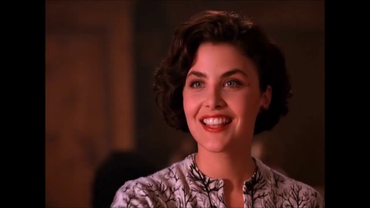 Twin Peaks: Agent Cooper meets Audrey Horne for the first time - YouTube
