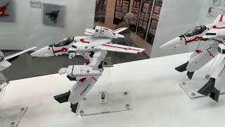 超時空要塞マクロス展 VF-1 Valkyrie バルキリーの変形モデル展示 Transformation from fighter to robot