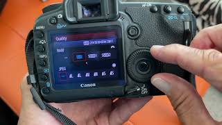 How to navigate the menu in Canon 5D Mark II