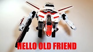 Revisiting Jetfire, a 40 year old G1 Autobot Transformer, and his history - Retro Toy Review