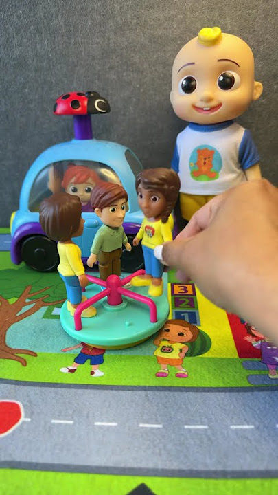 The adults hop into the Spinning Wheel #cocomelon