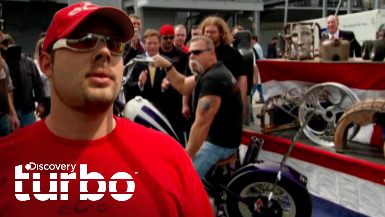 Oficina se aproxima à sua meta de terminar duas grandes motos | American Chopper