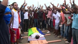 Gabon: tensions à Libreville, procession pour un civil tué