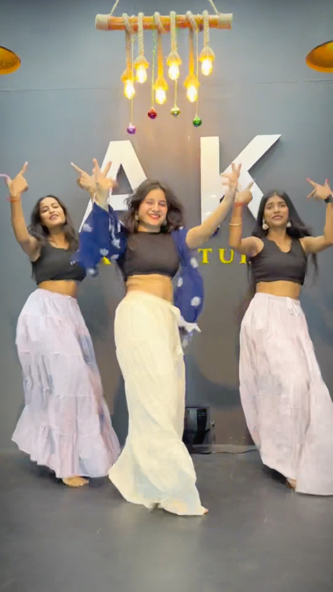 Lamba lamba ghunghat? #song #haryanvi #dance #trio #youtube #ytshorts #trending #upneetkaur