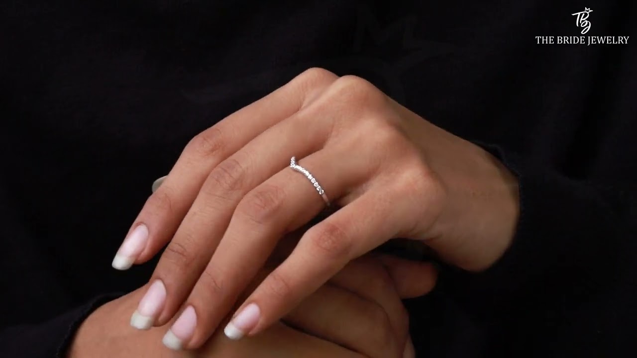 Minimalist Chevron Ring, Silver curve Band💍thebridejewelry.etsy.com✨🛍