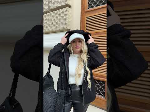 Женская куртка-бомбер с капюшоном, застежка на молнии, карманы, по низу фигурные разрезы, большие размеры 48-56 Балтал, видео 1