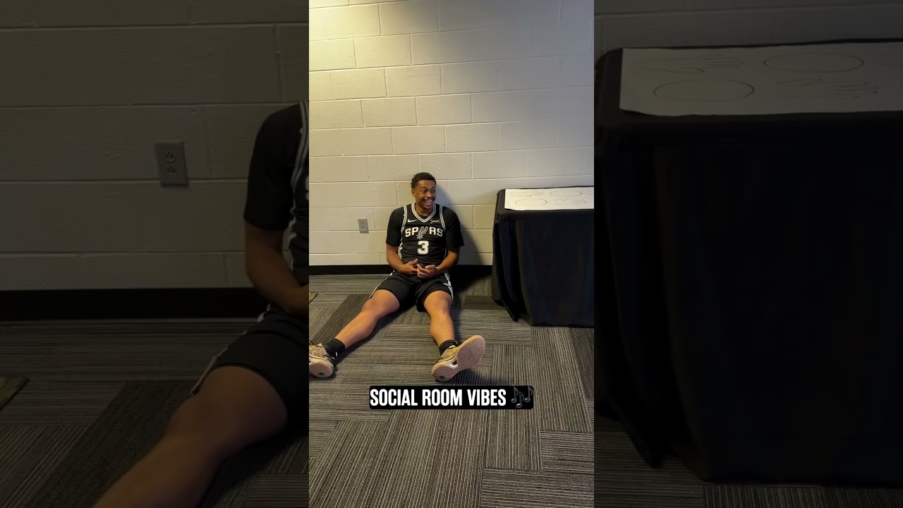 vibin' in the social room 😂🎶 #nba #spurs #mediaday