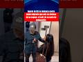 🔺Agente  se abalanza contra esta mujer migrante que sale en defensa de su esposo