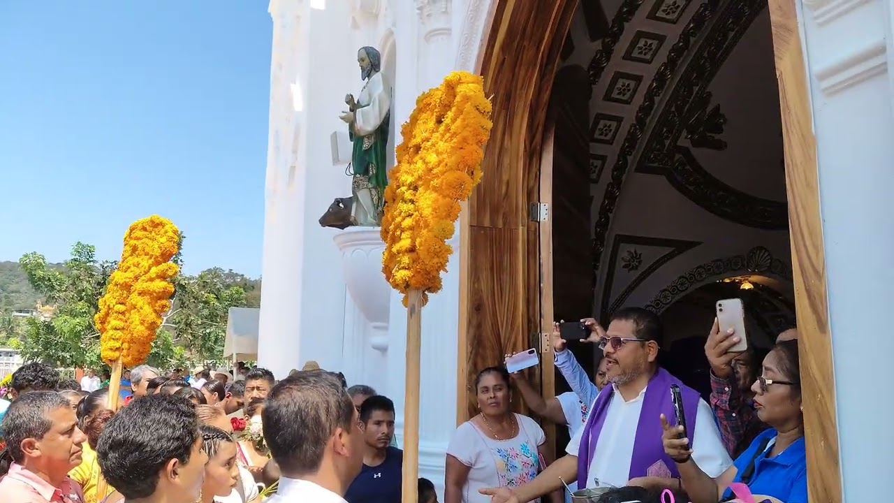 Llegada de la ofrenda de Azoyú a la iglesia del Sr. del Perdón en Igualapa Guerrero 4-03-2026
