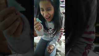Amy31 Comiendo Gomitas Trululu