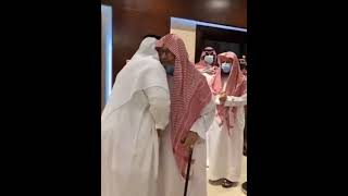 العلامة صالح الفوزان يعزي نائب أمير منطقة الرياض الأمير محمد بن عبدالرحمن لوفاة والدته