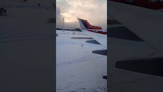 Полёт в снегопад! Противообледенительная обработка самолета#сибирь #красноярск #аэропорт #снегопад