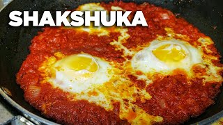 HOW TO MAKE SHAKSHUKA | POACHED EGGS IN A TOMATO SAUCE