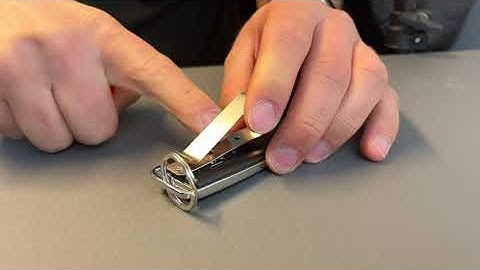 Montering av solskjerm-klips til Liftmaster og Chamberlain (041A4060)