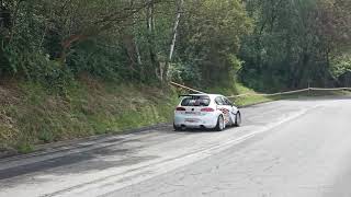 36 Subida de coches Santo Emiliano en Langreo. Asturias (España)