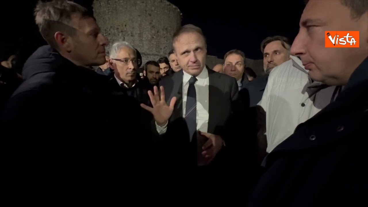 Agricoltori abruzzesi fermano Lollobrigida ad Avezzano, dopo le risposte lo applaudono