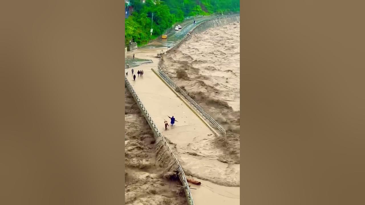 Huge flood 😱#flooded #floodwarning #youtubeshorts #shorts #PureNepali #2022 watch full vedio