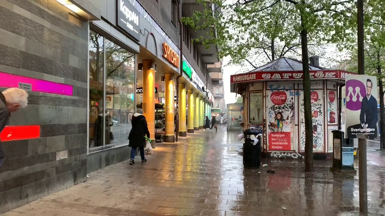 Stockholm Walks: Ringvägen in pouring rain