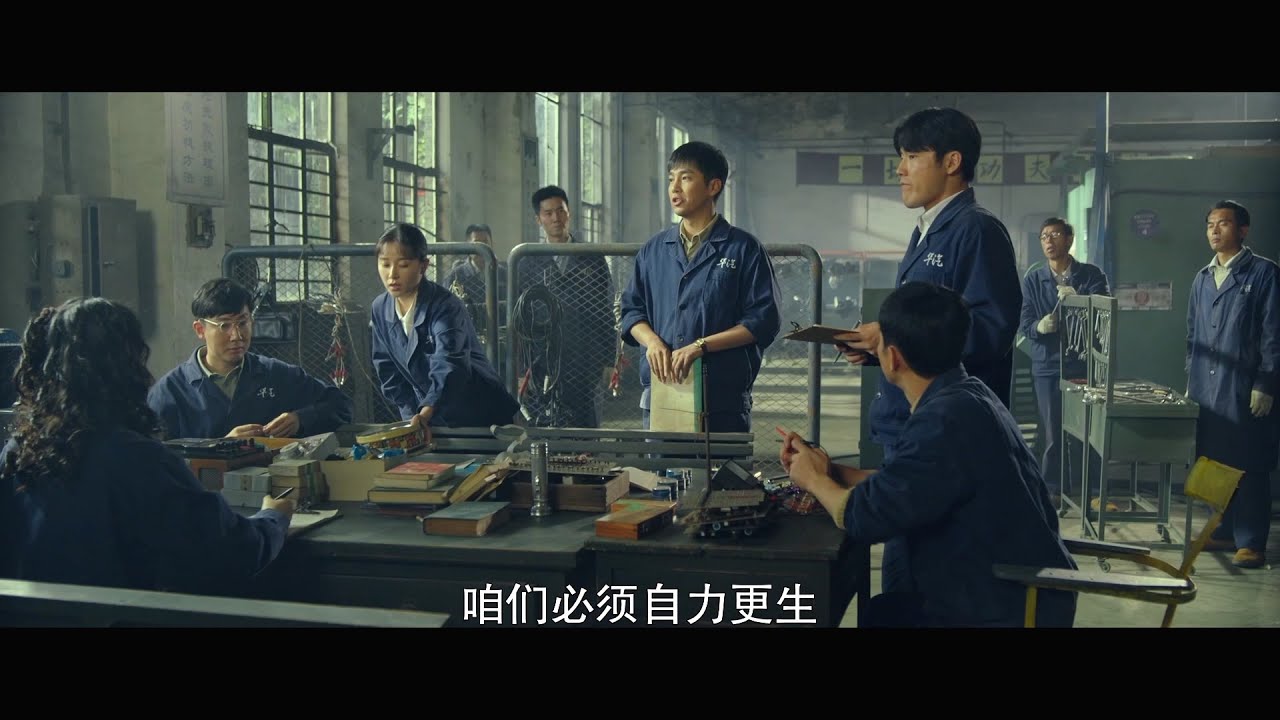 老機器維修需要找外國工廠檢測，誰料對方的維修費用漫天要價，大學生決定自己動手維修！