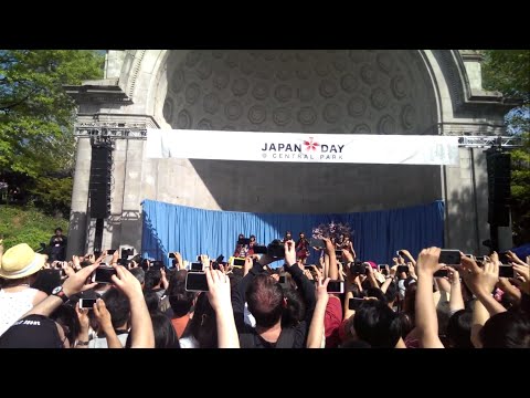 AKB48 - Heavy Rotation ヘビーローテーション @ Japan Day