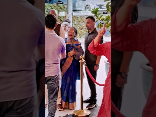Aamir Khan given a cute hug to her daughter | Bollywood  #shorts #lagan #amirkhan #irakhan #yt