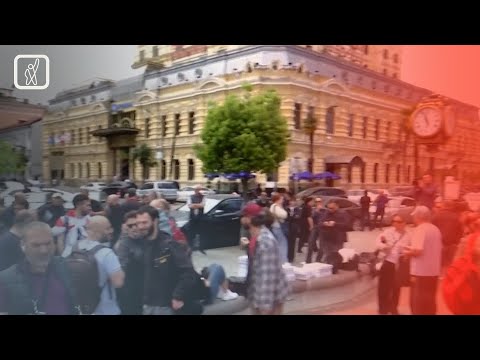 ბათუმში, მოქალაქეები ევროპის მოედანზე იკრიბებიან