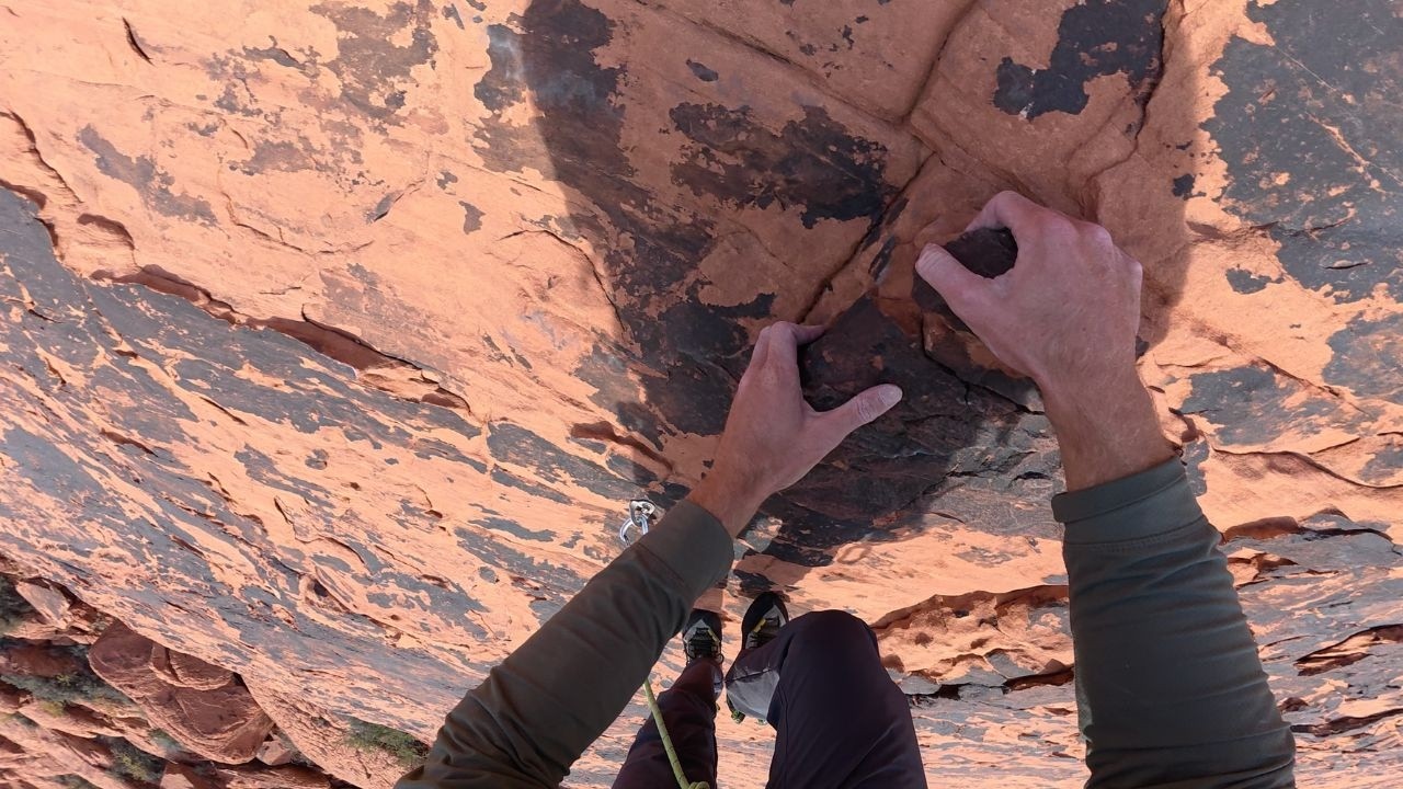 Требуется бронирование (5.10a): Многосекционный маршрут Red Rocks | Легкое скалолазание!