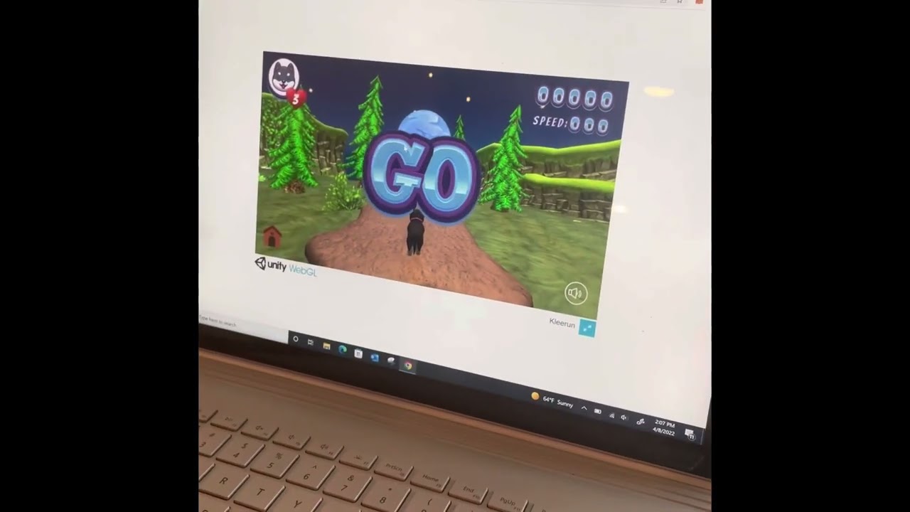 Cullen showing how to play KleeRun for free on a PC