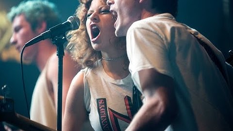 楽屋にたてこもった彼らの運命は…!?映画『グリーンルーム』予告編