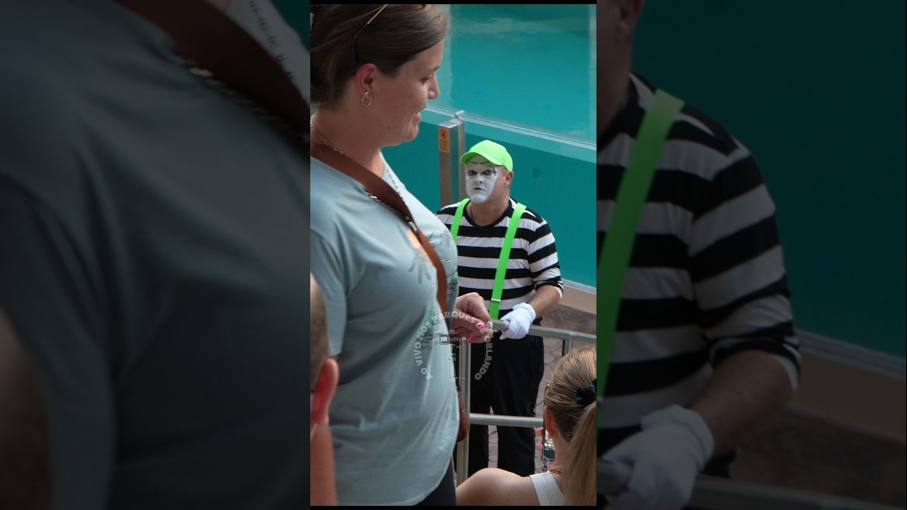 Tom o mímico ficou chateado com esta mulher esnobando ele 😠😂🤣 #tomthemime #seaworldmime