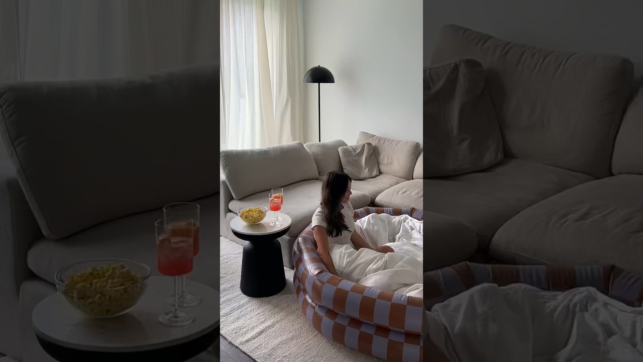 Unique movie night idea 🎞️🍿 date night in 🫶🏻 #movienight #datenightideas #shorts #inflatablepool