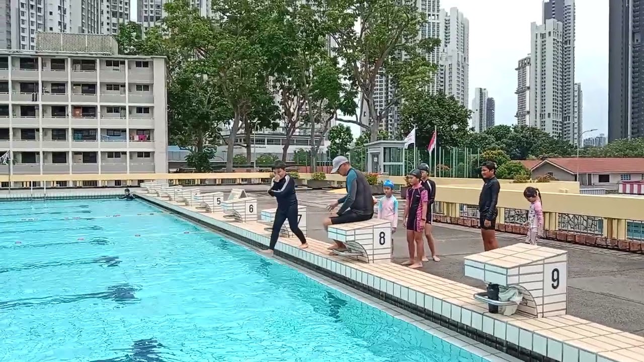 Mike taking SwimSafer Bronze (Stage 4) test @ Queenstown swimming pool - 20221016(1)
