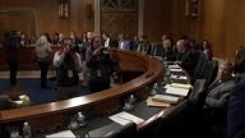 Ohio teen, son of anti-vaxxer mother, testifies