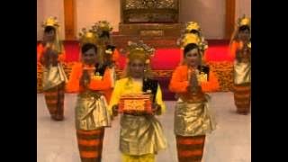Pembakuan Tari Persembahan oleh Lembaga Adat Melayu Riau (LAMR), PROVINSI RIAU,