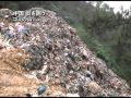 中国 街を囲うゴミの山
