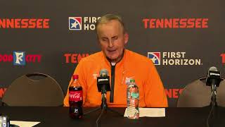 Rick Barnes reacts to Tennessee basketball's loss to Kentucky