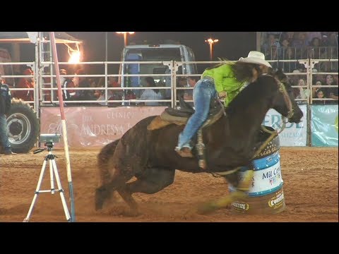 Vídeo: Pontas do treinamento do cavalo: Como treinar para a competência do tambor, com vídeo