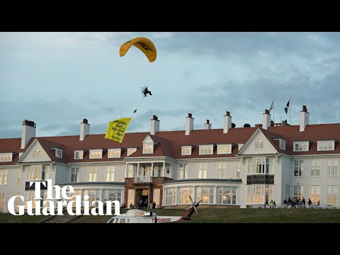 'Well below par': protesting paraglider flies over Trump’s Scotland resort