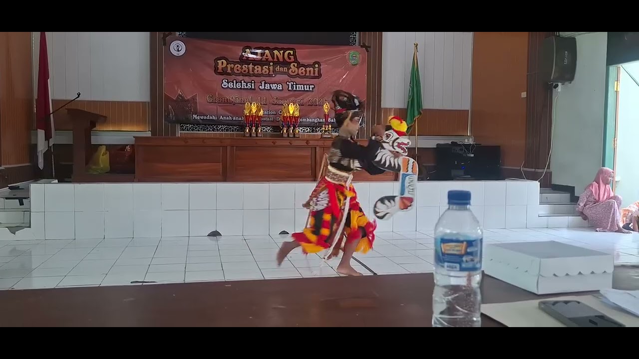 Juara 2 lomba tari sekabupaten trenggalek tingkat smp yang diselenggarakan oleh mj 