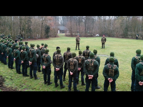 Commandant der Landstrijdkrachten drilt studenten Graafschap College