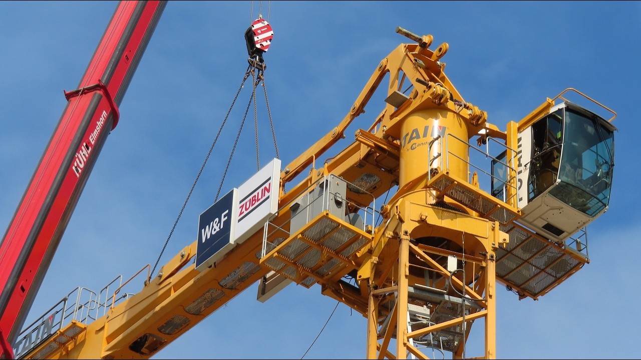 KÜHL ELMSHORN - TADANO ATF 220G-5 beim Aufbau eines POTAIN MDT 389