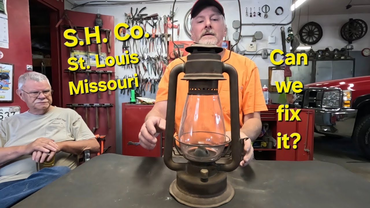 Фонарь S.H. Co Inc, изготовленный Simmons для Shapley Hardware в Сент-Луисе, штат Миссури.