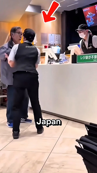 don't do this when paying in japan ‼️ #facts #shorts
