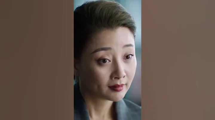 41歲殷桃有多迷人？上台領獎走出女王范，把台下張譯都看入迷了#shorts 🔥歡迎訂閱 - 天天要聞