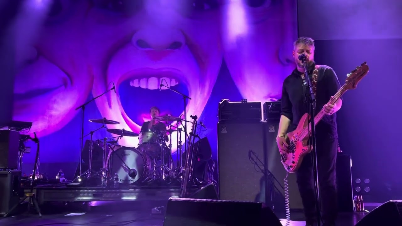 Supergrass - Pumping on Your Stereo (I Should Coco 30th Anniversary Tour) Live @ The Forum  08/06/25