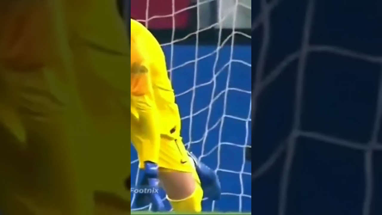 soccer goalkeeper funny play🤣