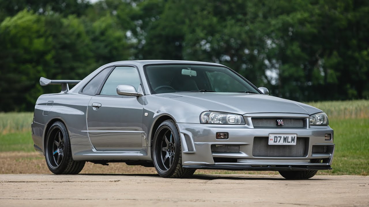 Nissan Skyline GT-R R34 シルバー 2001 Nissan Skyline R34 GT-R - YouTube