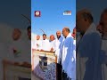 غزيون بملابس الإحرام يطوفون في شوارع غزة المدمرة بعد أن حرمهم الاحتلال تأدية شعائر الحج 