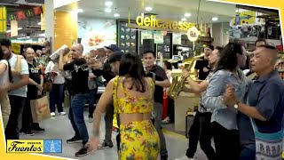 Flash Mob - Los Sabanales / La Adivinanza @LosCumbiaStars - Éxito Mayorca by Discos Fuentes Edimusica 15,764 views 5 months ago 7 minutes, 3 seconds