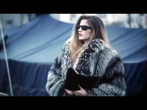 257 Italian movie with a woman in fur coat